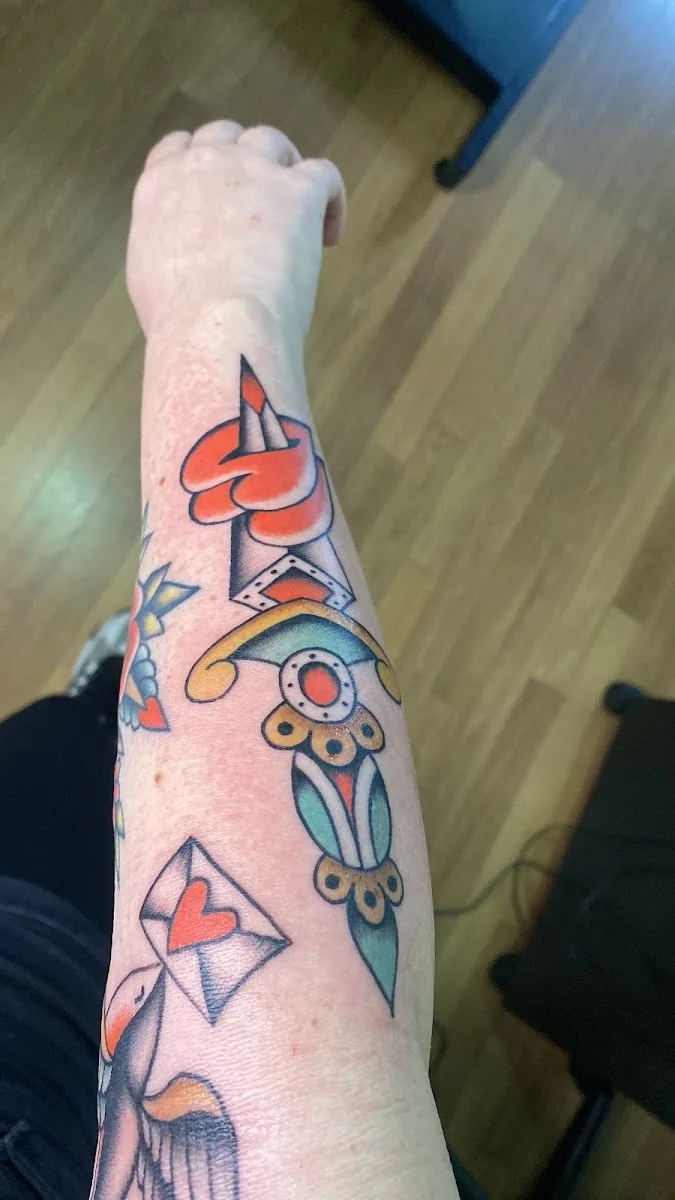 FINE HEART CUSTOM INK / TATTOO STUDIO BUDAPEST