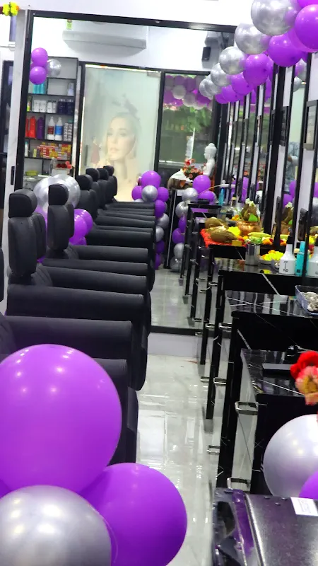 THE BEAUTY GARAGE SALON