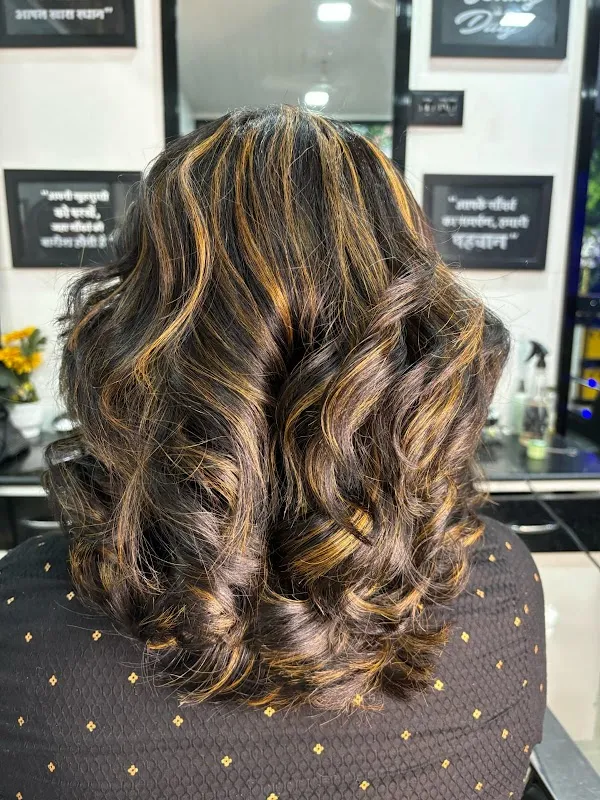 THE BEAUTY GARAGE SALON