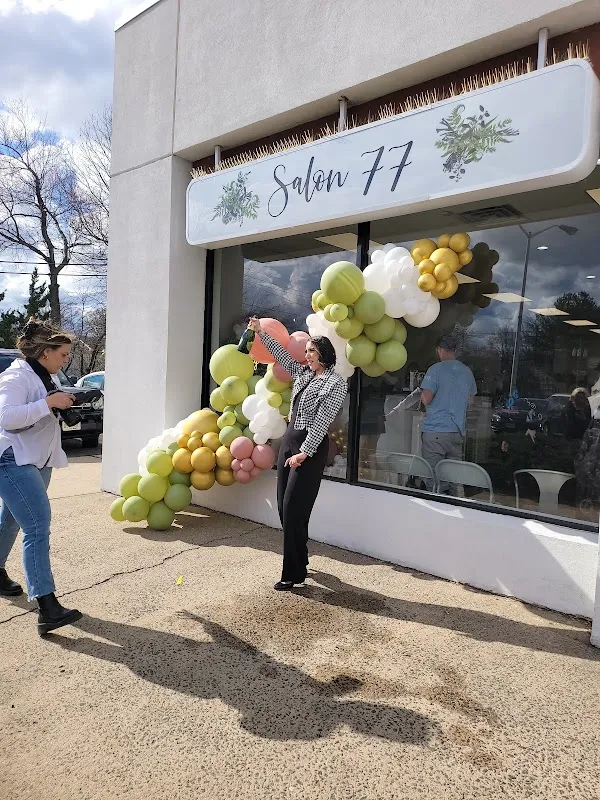 Salon 77