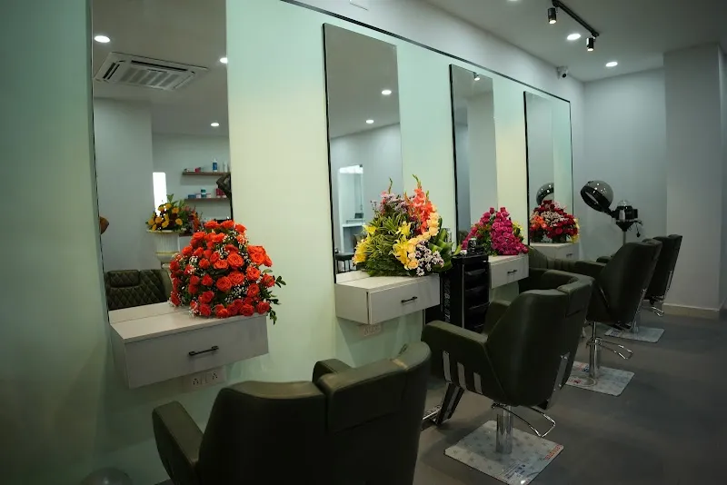 LUVAI UNISEX SALON & ACADEMY (Skin , Hair , Nails & Makeup)