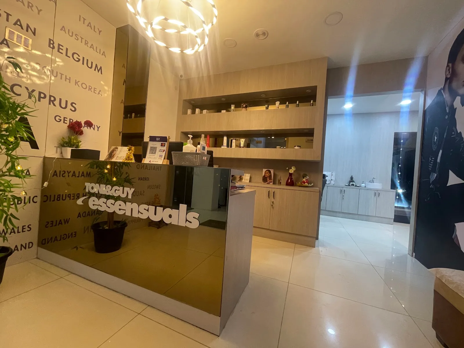 Essensuals Hairdressing by Toni&Guy, Kolapakkam