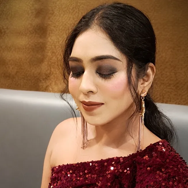 Akshita makeover (freelancer makeup artist near me)