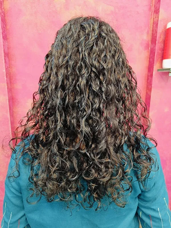 AR UNISEX SALON