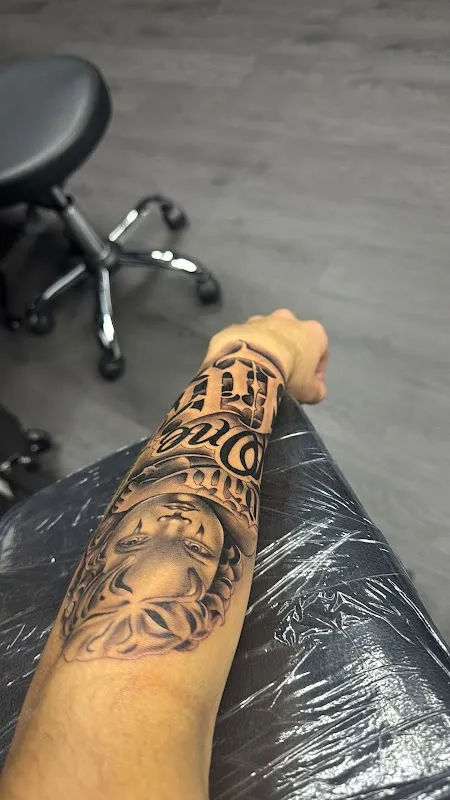 Tattoo & Piercing