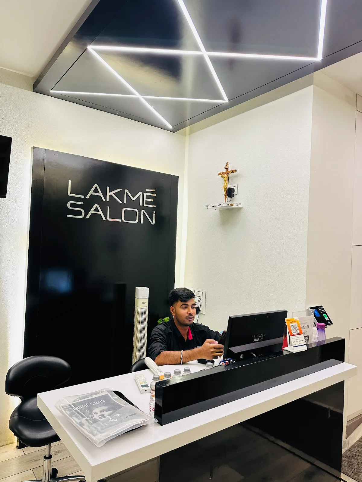Lakme Salon For Him and Her in Bhabola Naka,Vasai West,Vasai-Virar