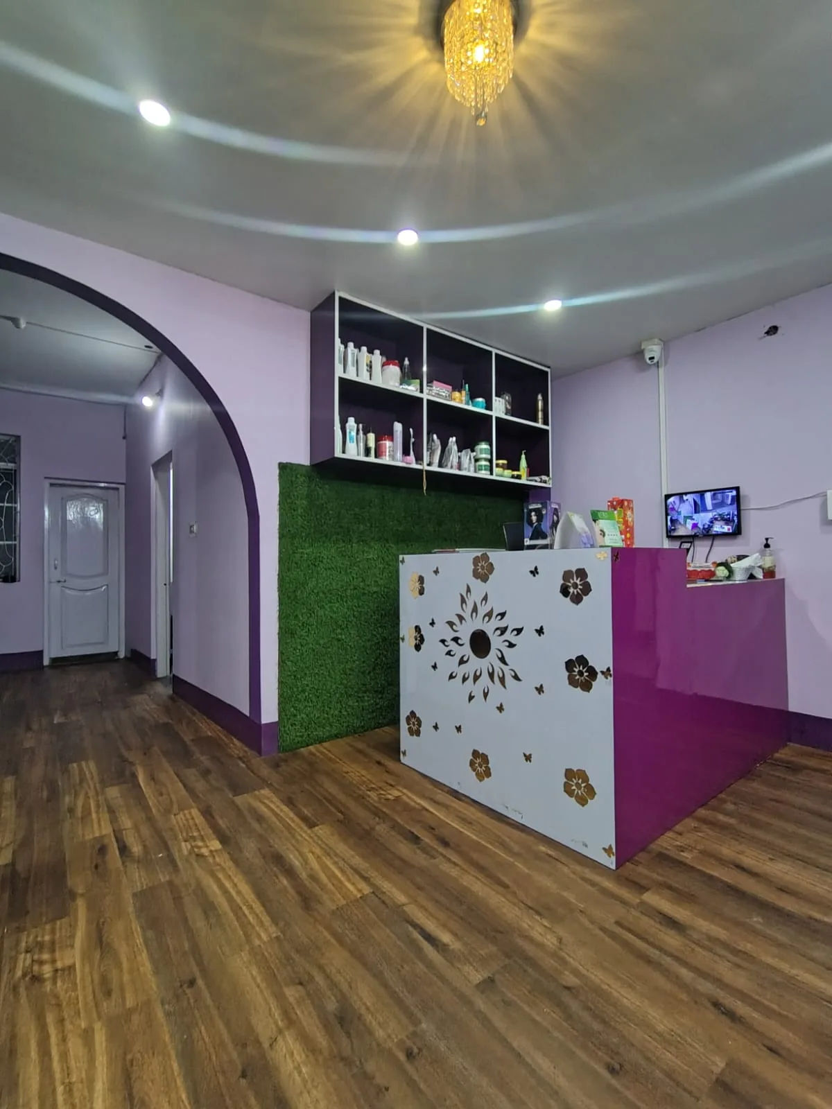 BE IN STYLE UNISEX BEAUTY PARLOUR AND SPA SHILLONG