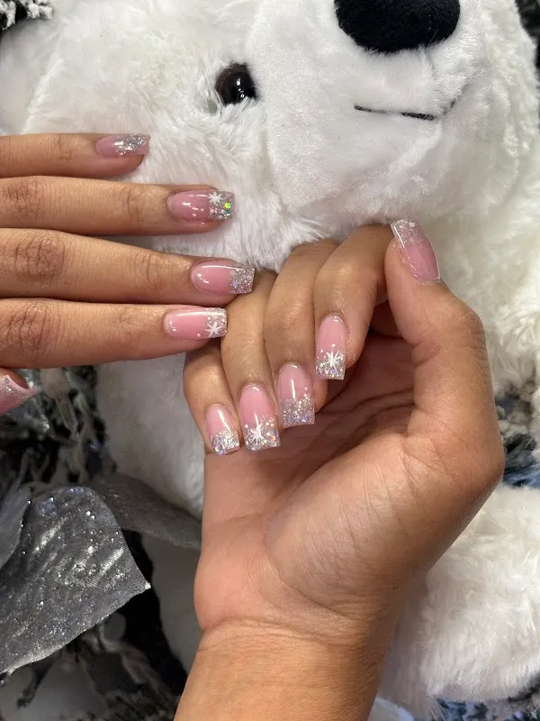 RENIS BEAUTY & NAILS
