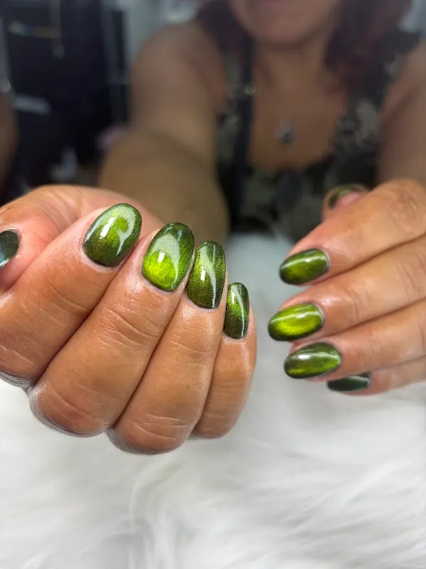 RENIS BEAUTY & NAILS