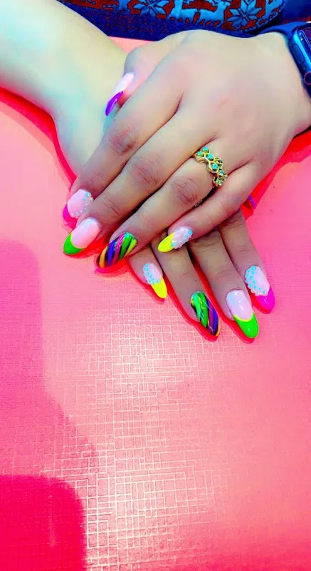 The H Salon Studio Chembur Station Outlet