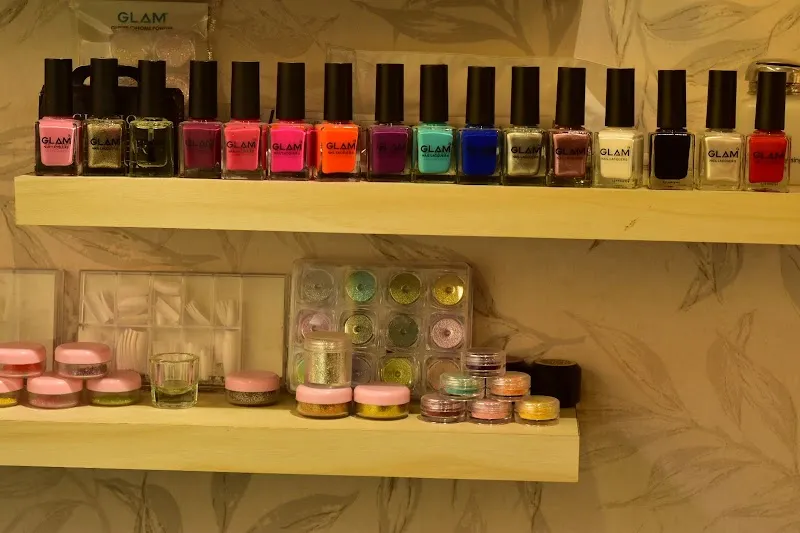 The H Salon Studio Chembur Station Outlet