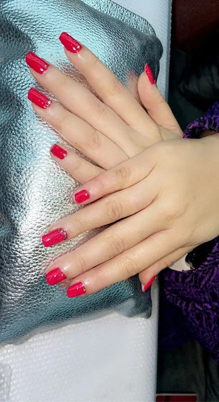 The H Salon Studio Chembur Station Outlet