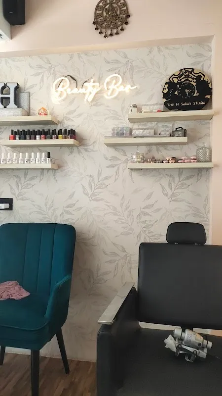 The H Salon Studio Chembur Station Outlet