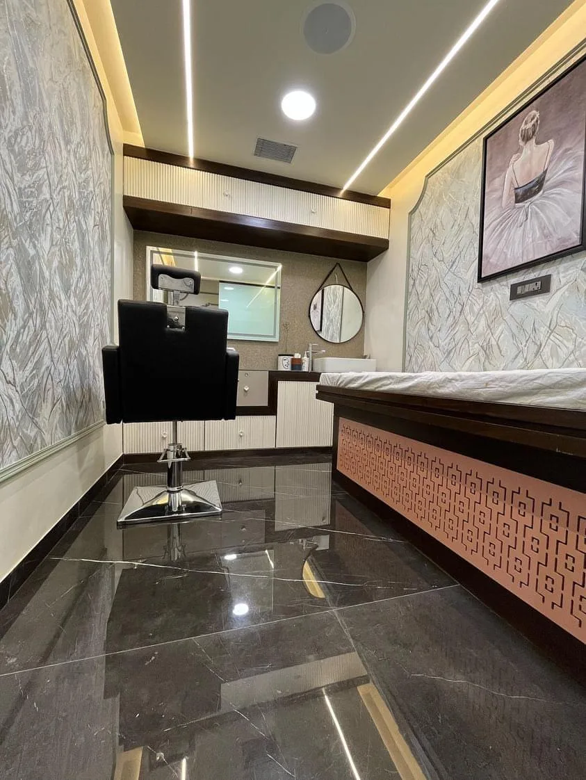 AM to AM Salon