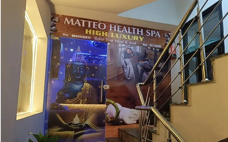 Matteo Luxury Spa Model Town