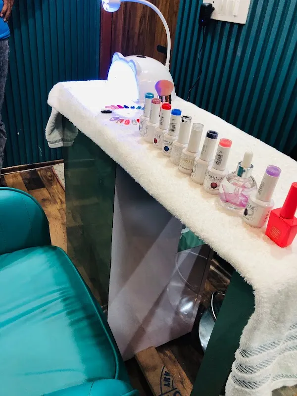 GLIMMER GLOW UNISEX SALON