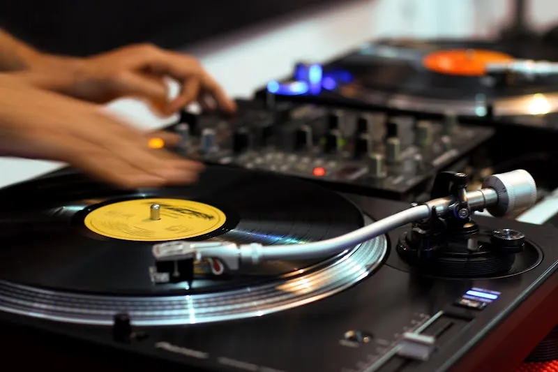 MUZIBITION STUDIO - Pro DJ Training, Music Production & Recording Studio