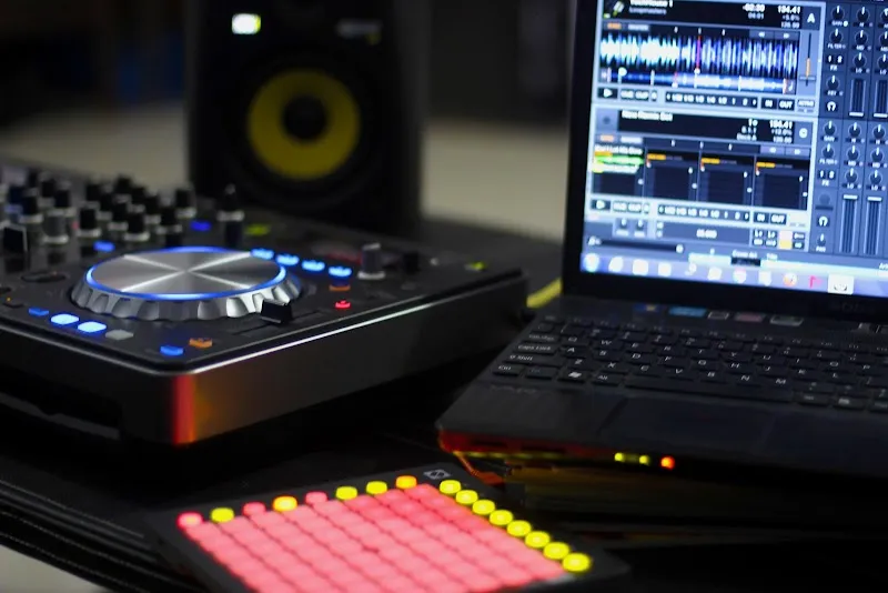 MUZIBITION STUDIO - Pro DJ Training, Music Production & Recording Studio