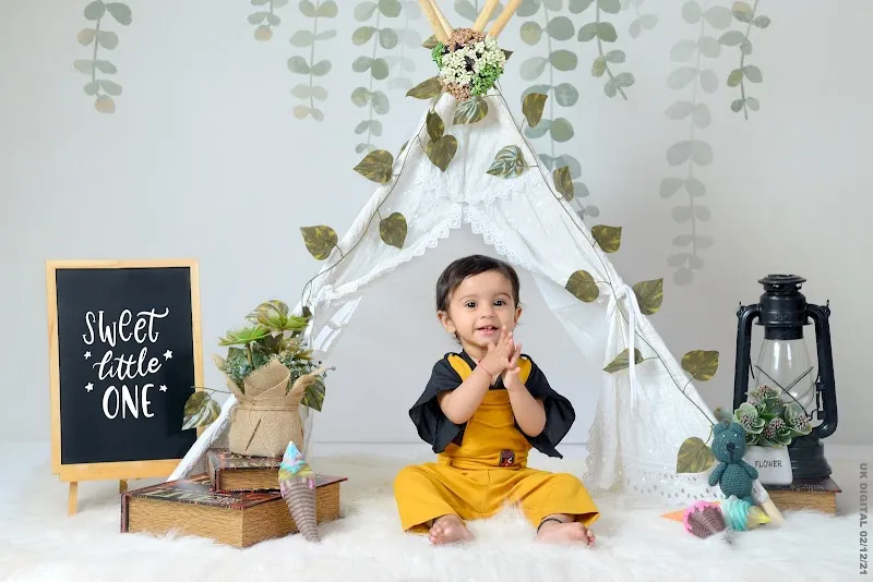 UK DIGITAL PHOTO STUDIO best Newborn Baby Photography, Theme Based Children’s Photography, Maternity Photography