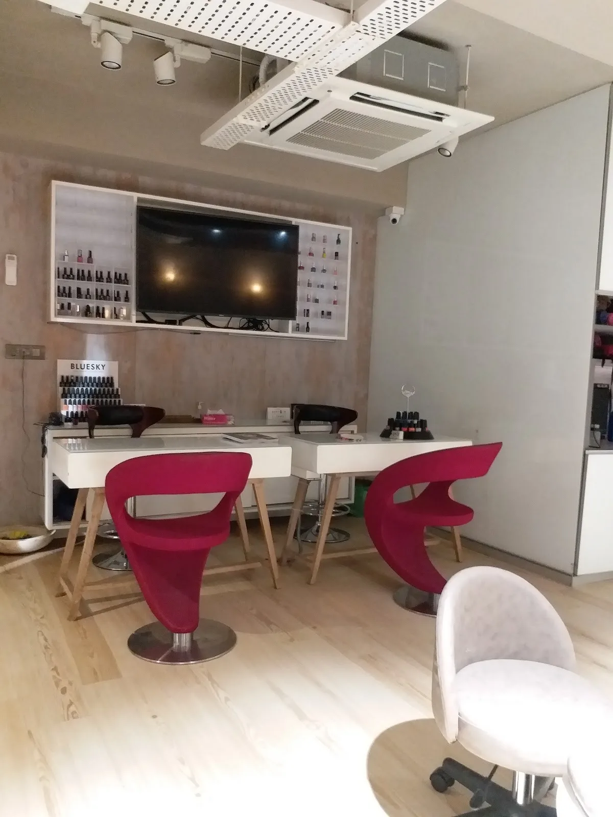 Shivas Signature Salon Walkeshwar