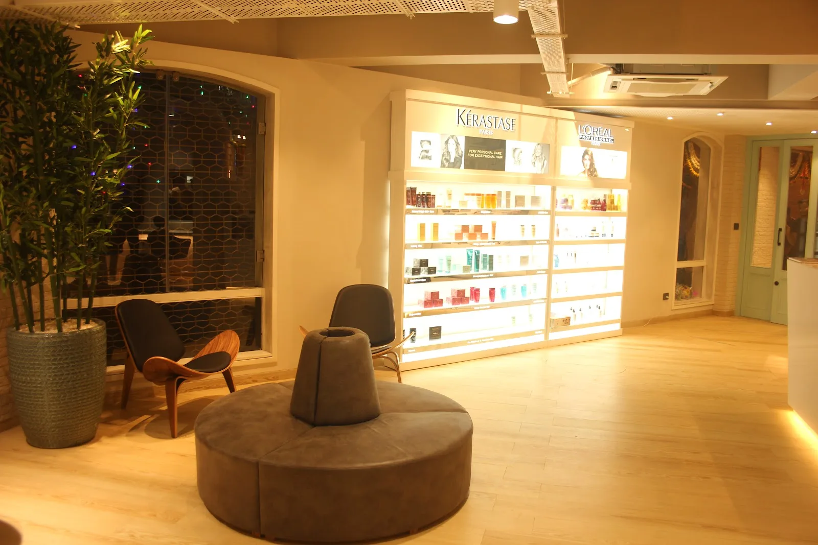Shivas Signature Salon Walkeshwar
