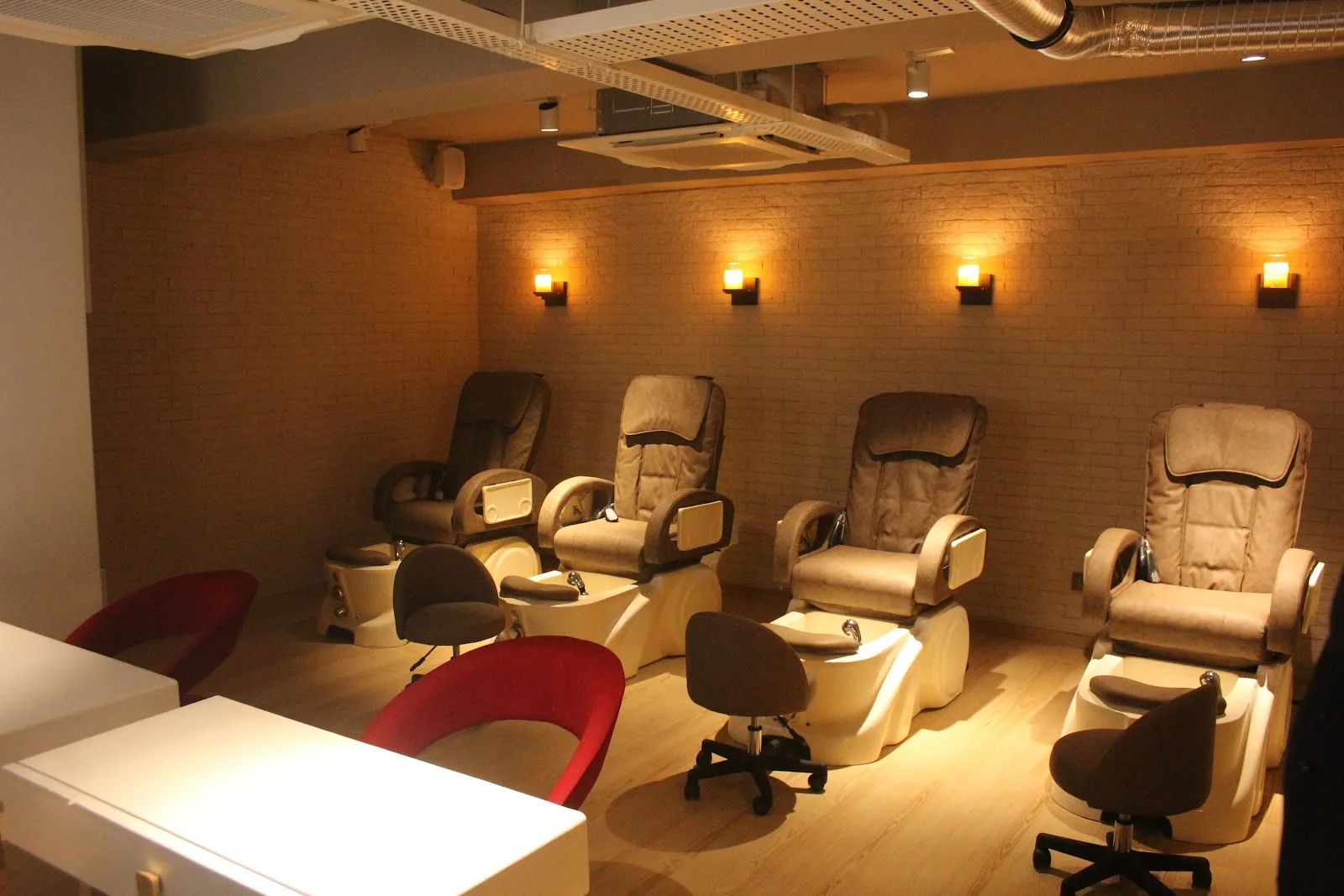 Shivas Signature Salon Walkeshwar