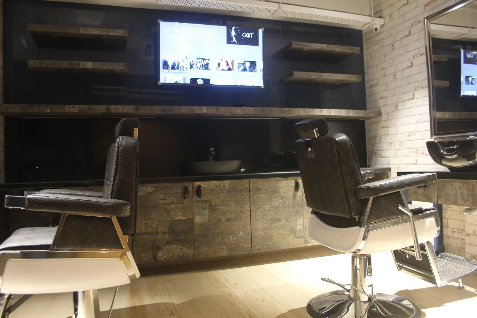 Shivas Signature Salon Walkeshwar