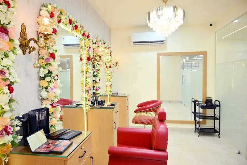 Iconic Luxe Unisex Salon