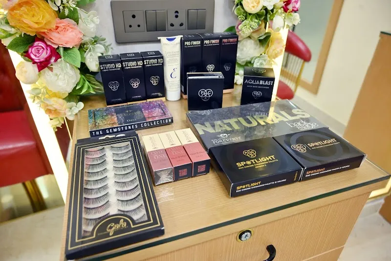 Iconic Luxe Unisex Salon