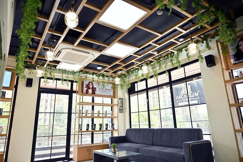 Iconic Luxe Unisex Salon