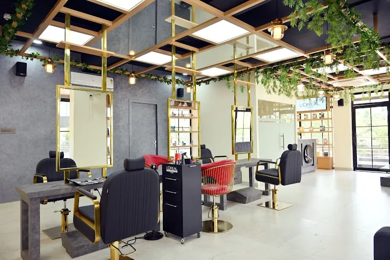 Iconic Luxe Unisex Salon