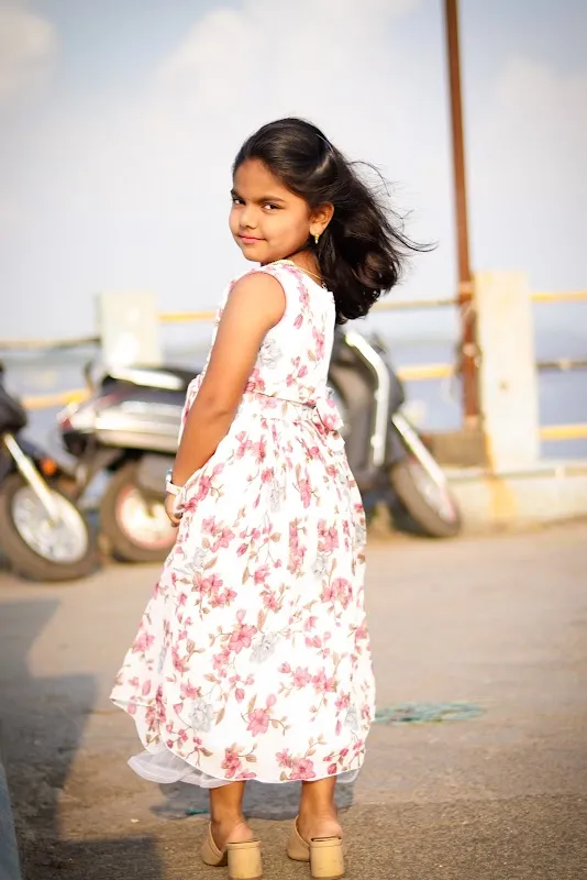 NISHKA PHOTOGRAPHY & GIFTING STUDIO