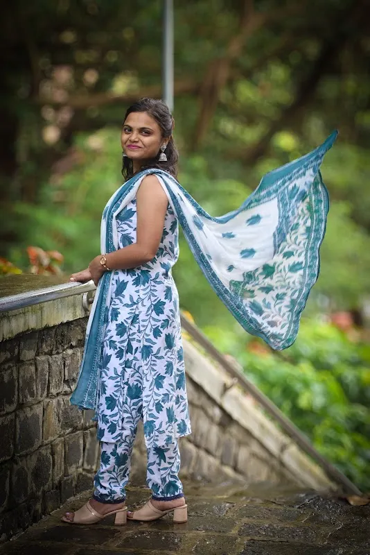 NISHKA PHOTOGRAPHY & GIFTING STUDIO