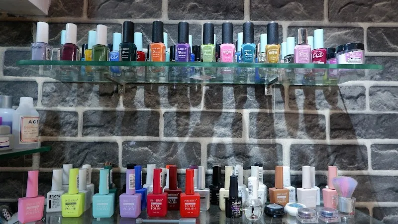 Aayushi Beauty Salon