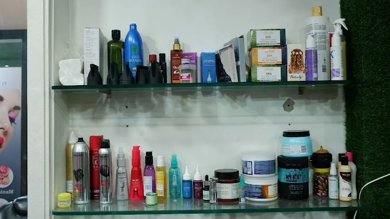 Aayushi Beauty Salon