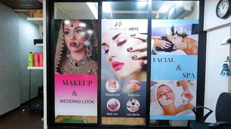Aayushi Beauty Salon