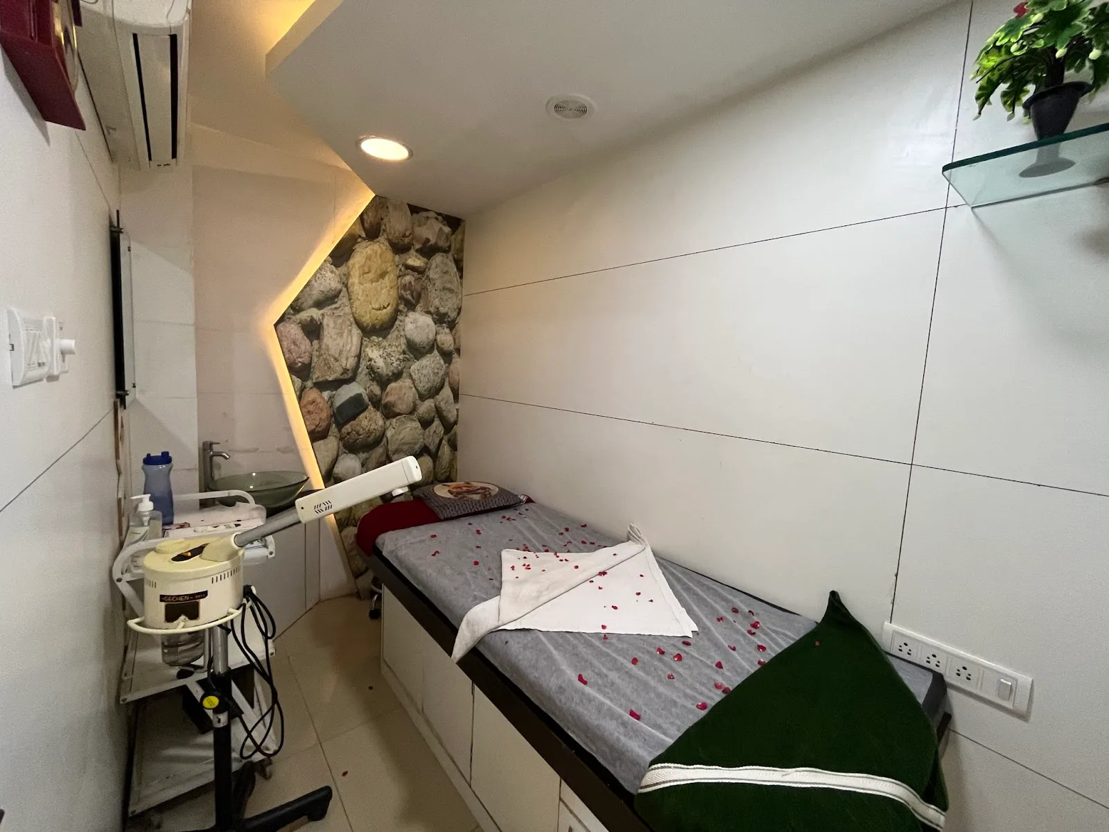 Green Trends Unisex Hair And Beauty Salon Thirumangalam
