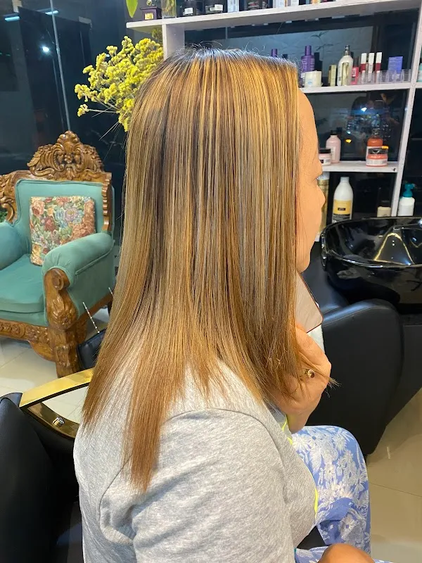 RE-FRESH UNISEX SALON & SPA