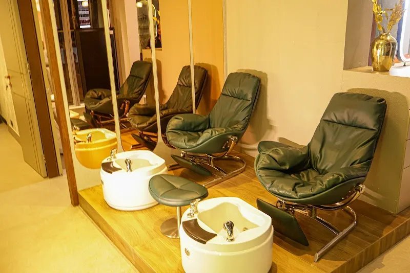 9ine Salon