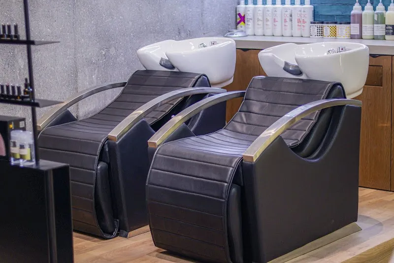 9ine Salon