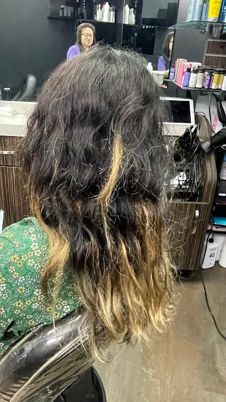 Gina Salon Studio 30