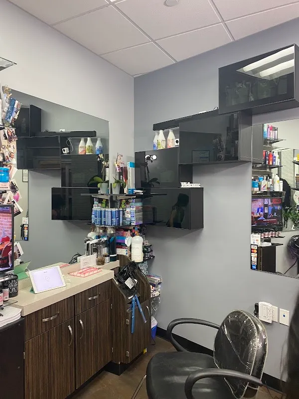 Gina Salon Studio 30