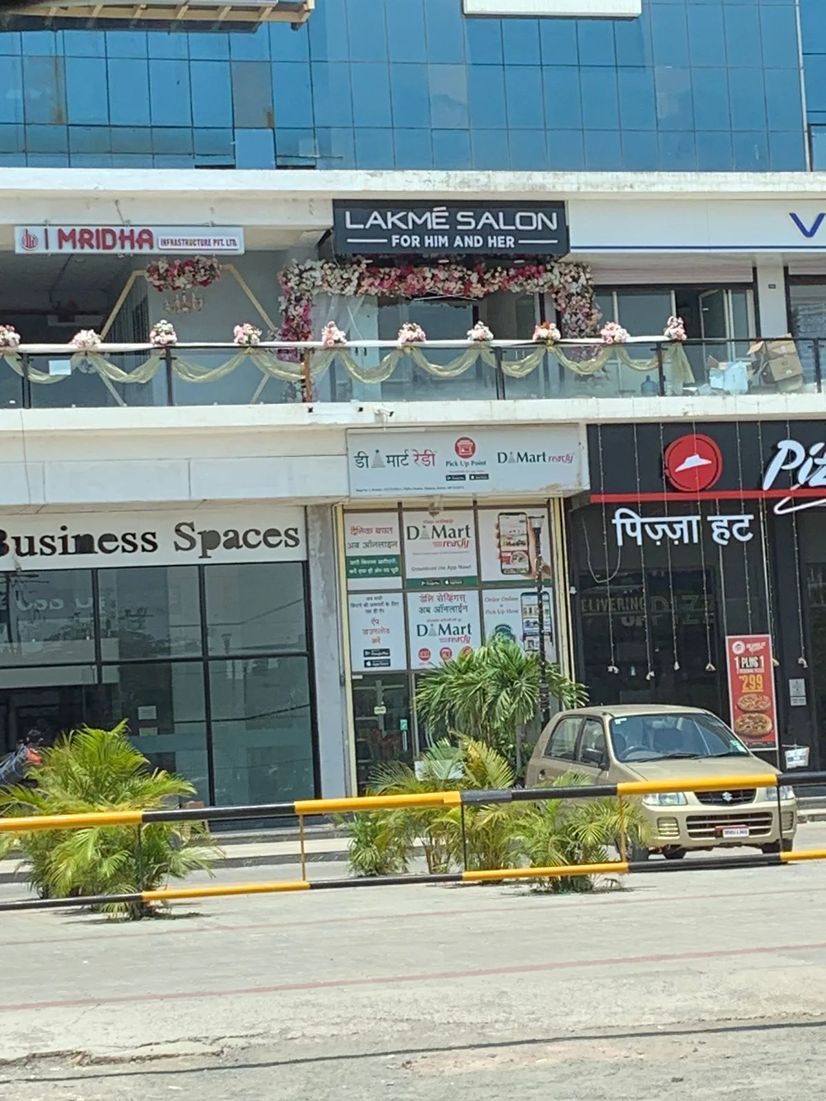 Lakme Salon For Him and Her in Nepania,Indore