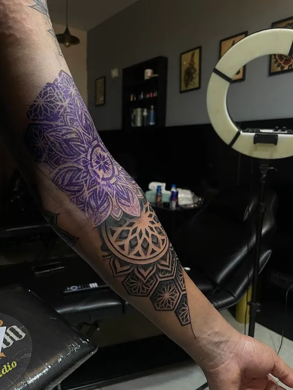 Red Rose Tattoo Studio