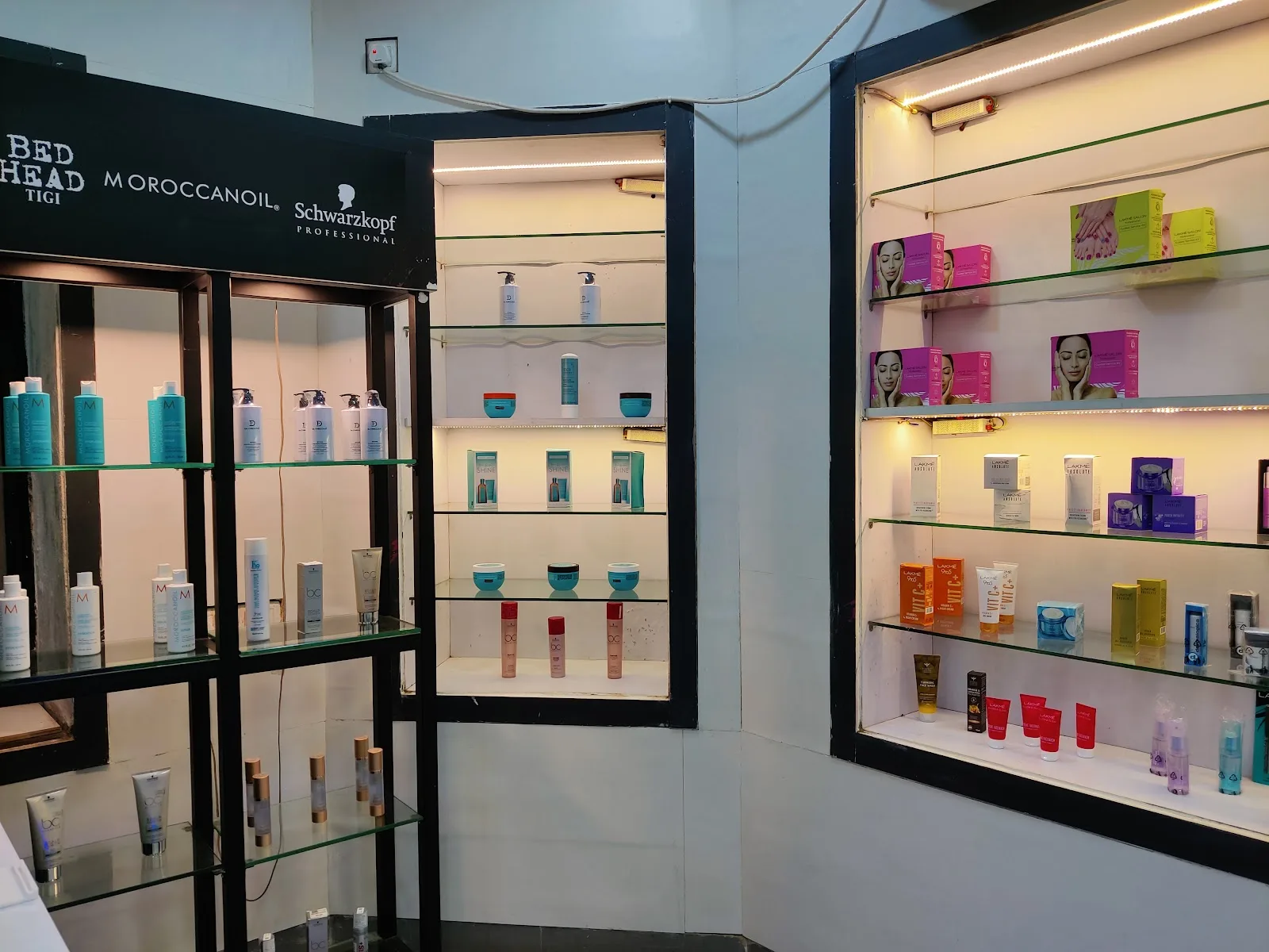 Lakme Salon For Him and Her in Bhawanipore,Kolkata