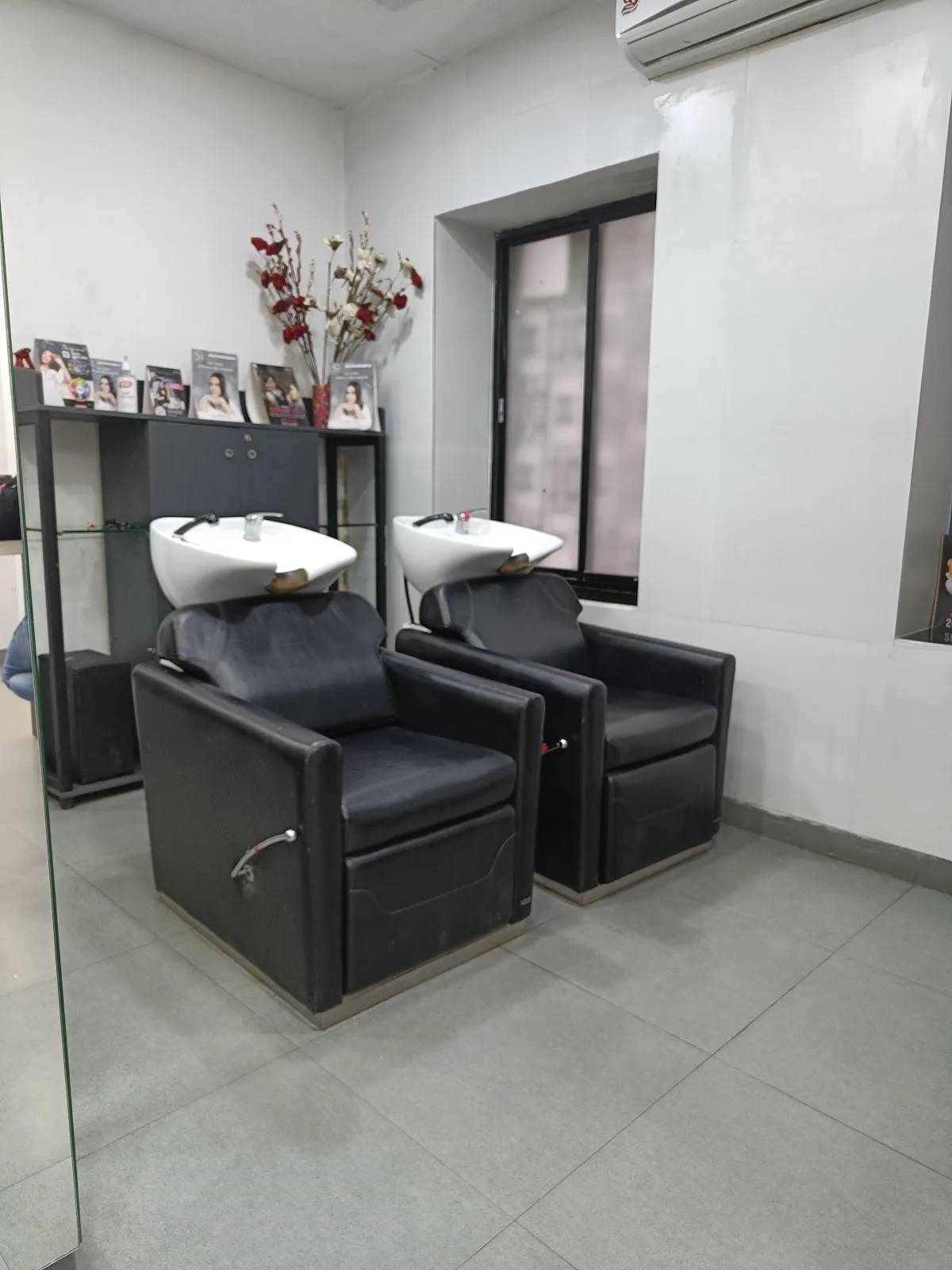 Lakme Salon For Him and Her in Bhawanipore,Kolkata