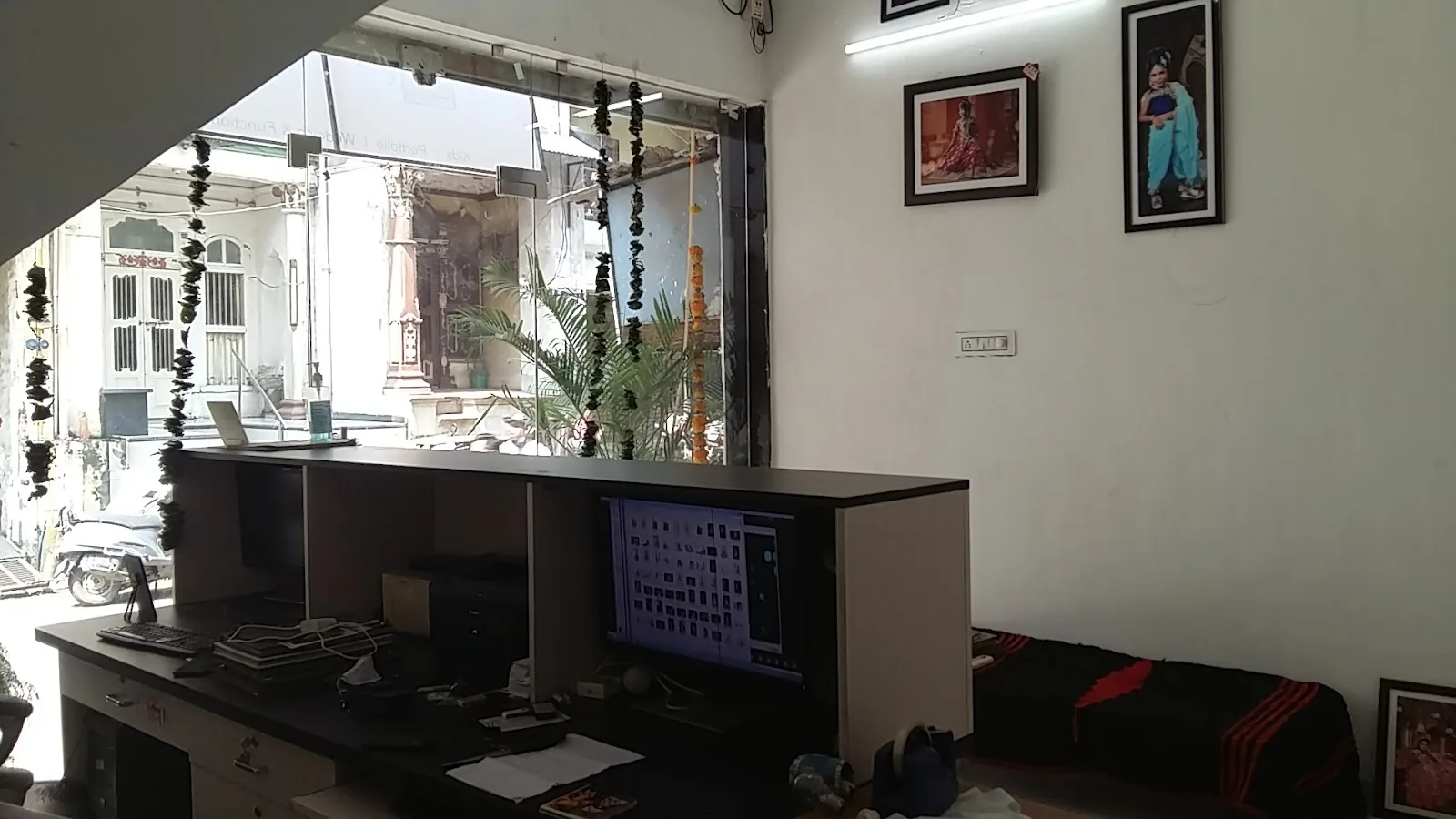 Zeel Photo Studio