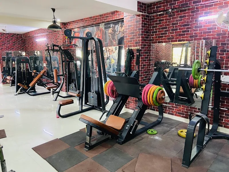 THE KING FITNSS UNISEX GYM