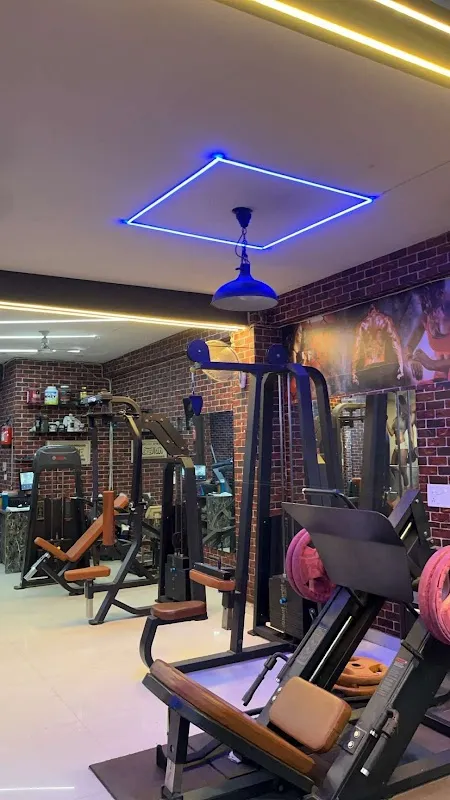 THE KING FITNSS UNISEX GYM