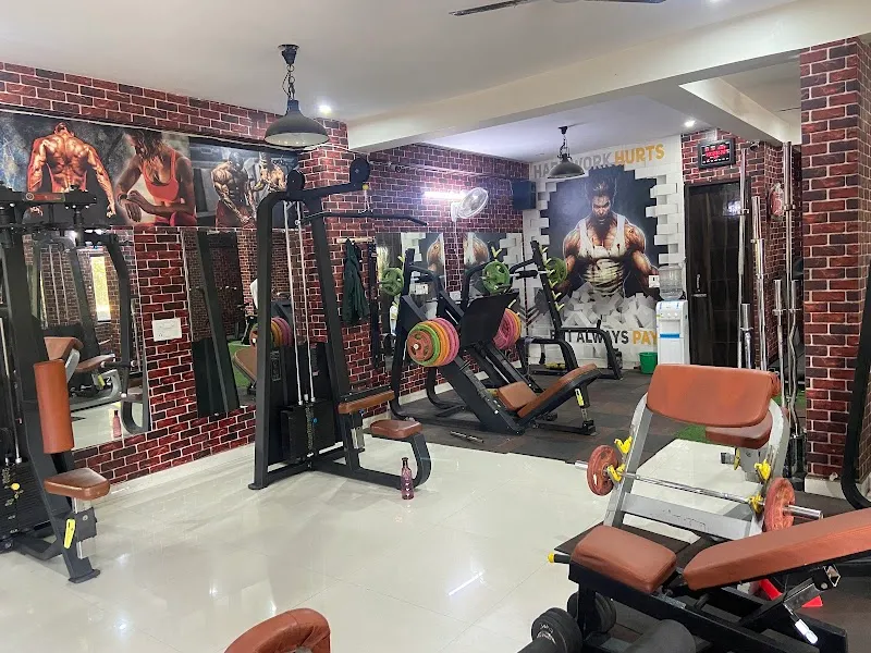 THE KING FITNSS UNISEX GYM